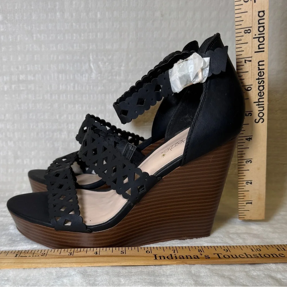 NWOT Shoe Dazzle Jaylah Strappy Black Tan Wedges Size 9.5‎